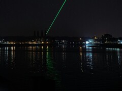 Линия горизонта с изображением светового луча