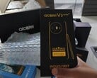 Alcatel V3 Ultra будет поставляться со стилусом, как и Galaxy S25 Ultra от Samsung. (Источник изображения: Мадхав Шетх)