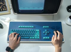 Клавиатура MDR Dasher, изображенная здесь с копией рабочей станции MDR, занимает много места на столе (Источник изображения: Atomic Keyboard)
