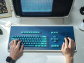 Клавиатура MDR Dasher, изображенная здесь с копией рабочей станции MDR, занимает много места на столе (Источник изображения: Atomic Keyboard)