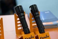 Фонарь Fenix C7 Pro слева и C7 v2.0 справа
