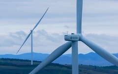 Коэффициент готовности двухлопастной турбины составил 99,3% в течение 500 дней испытаний. (Источник изображения: Envision Energy)