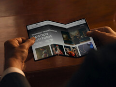 Ожидается, что Huawei заменит Mate XT, на фото, менее чем через два месяца. (Источник изображения: Huawei)