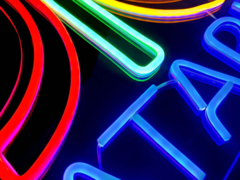 Неоновый светодиодный знак с логотипом Atari (источник изображения: Atari)