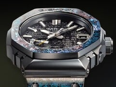 Часы Casio MRG-B2100HR-1AJR (на фотографии) отличаются уникальной отделкой, нанесённой по всей поверхности корпуса.
