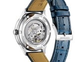 Вид сзади модели Citizen NJ0250-01A, демонстрирующий открытый автоматический механизм 8210 через прозрачную заднюю крышку корпуса.