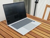 HP EliteBook X G2i — несмотря на то что яркость экрана установлена на максимальный уровень, а функция SureView отключена, текст сбоку не читается