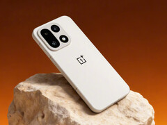 OnePlus 15 стоит около 561 доллара в Китае. На снимке: промо-фотография телефона. (Источник изображения: OnePlus)