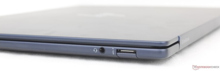 Справа: гарнитура 3,5 мм, USB-A (5 Гбит/с)