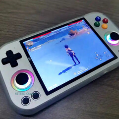 Толщина Anbernic RG477M составляет 14 мм, а вес - 355 г. (Источник изображения: via Nittrx)