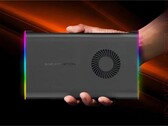 ONEXPLAYER M1 работает от блока питания USB Type-C мощностью 100 Вт. (Источник изображения: One-Netbook)