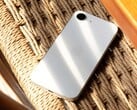 Неизвестно, получит ли iPhone 16e продолжение в следующем году. (Источник изображения: Thai Nguyen)