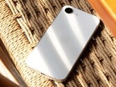 Неизвестно, получит ли iPhone 16e продолжение в следующем году. (Источник изображения: Thai Nguyen)