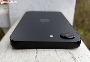 Сверху: Нет портов или кнопок