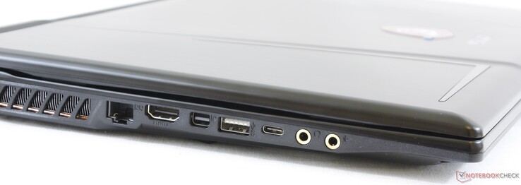 Левая сторона: слот замка Kensington, гигабитный Ethernet, Mini-DisplayPort, USB 3.0 Type-A, USB 3.1 Gen. 2 Type-C, выход на наушники, микрофонный вход