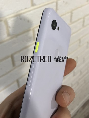 Яркая кнопка питания (Изображение: Rozetked)
