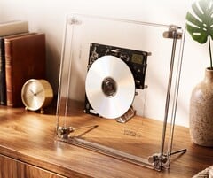 CD-плеер Syitren RM1 отображает компакт-диски в прозрачном корпусе.