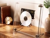 CD-плеер Syitren RM1 отображает компакт-диски в прозрачном корпусе.