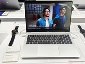 Tecno Megabook S16 весит 2,9 фунта, что довольно мало для 16-дюймового ноутбука (Источник изображения: Александр Фагот, Notebookcheck)