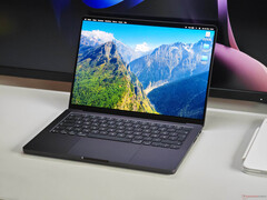 MacBook Pro с Apple M5 помог немного увеличить продажи Apple в 2025 году. (Источник изображения: Notebookcheck)