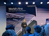 Pavan Davuluri представляет магнитное зарядное устройство USB-C, поставляемое с каждым ноутбуком Surface Ultra