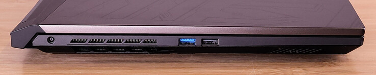 Левая сторона: разъем питания, USB-A 3.2 Gen 1, USB-A 2.0