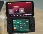 Пока что Ayaneo представила Pocket DS в черном и желтом цветовых вариантах. (Источник изображения: Ayaneo)