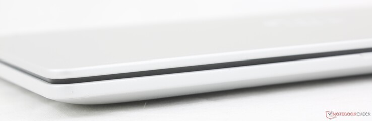 Спереди: Нет портов