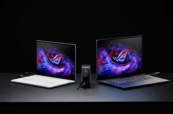 Зарядная док-станция ROG Flux Charger Dock, обеспечивающая питание двух ноутбуков в режиме Dual Laptop Mode