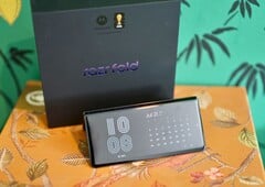 Motorola Razr Fold — это удачный дебют, однако во многих аспектах компания Motorola придерживается осторожной стратегии.