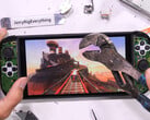 Экран Nintendo Switch 2 разбился после 50 ударов большими плоскогубцами. На рисунке: Скриншот видео. (Источник изображения: JerryRigEverything)