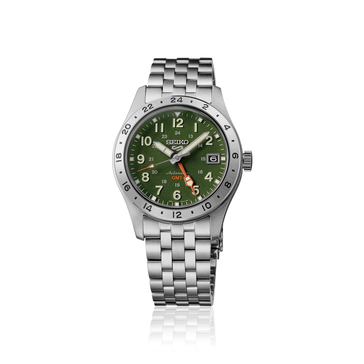 Вид спереди на часы Seiko 5 Sports Field GMT HDB001 с зелёным циферблатом