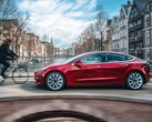 Model 3 в режиме полностью автономного вождения.