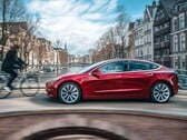Model 3 в режиме полностью автономного вождения.