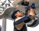 Hyundai Motor и Kia предварительно демонстрируют носимого робота X-ble Shoulder для помощи промышленным рабочим во время верхолазных работ. (Источник изображения: Hyundai)