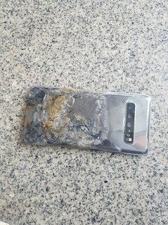 Samsung Galaxy S10 5G после взрыва. (Изображение: Naver/user-Rivon)