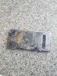 Samsung Galaxy S10 5G после взрыва. (Изображение: Naver/user-Rivon)