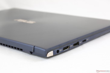 По толщине новый ноутбук аналогичен UX430
