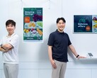 Две центральные фигуры, стоящие за разработкой Color E-Paper от Samsung (Источник изображения: Samsung)