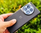 OnePlus 12 чёрного цвета