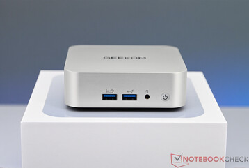 Geekom A8 - Порты на передней панели