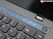 В ThinkPad X1 Carbon Touch (2014) вместо традиционной функциональной F-строки появилась адаптивная сенсорная панель.