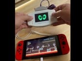 Моддер, использующий соединительный кабель Nintendo Game Boy Advance для использования GBA в качестве контроллера для Nintendo Switch