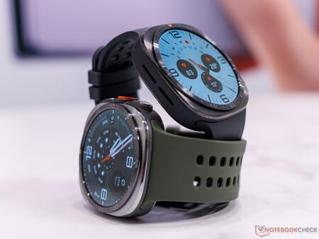 Samsung Galaxy Watch Ultra 2 в двух цветовых вариантах (на фото)
