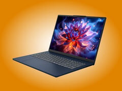Модель IdeaPad Slim 3 16IWC11 в одном из цветов, представленных при запуске.