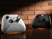 Зарядная станция 8BitDo Ultimate для контроллеров Xbox в белом и черном цветах.