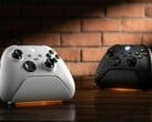 Зарядная станция 8BitDo Ultimate для контроллеров Xbox в белом и черном цветах.