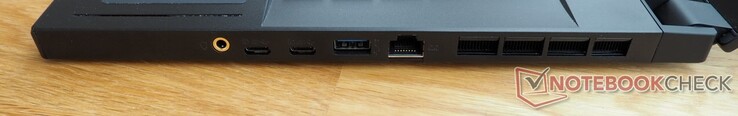 Правая сторона: аудио разъем, 2x USB-C 3.2 Gen 2 (DisplayPort), USB-A 3.2 Gen 2, RJ45