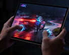 13-дюймовый игровой планшет Legion Y900 будет оснащен процессором Snapdragon 8 Elite Gen 5. На фото: промо-изображение, на котором планшет запускает гоночную игру.