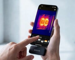 В новейшей тепловизионной камере компании Rision для улучшения качества изображения используется камера смартфона.